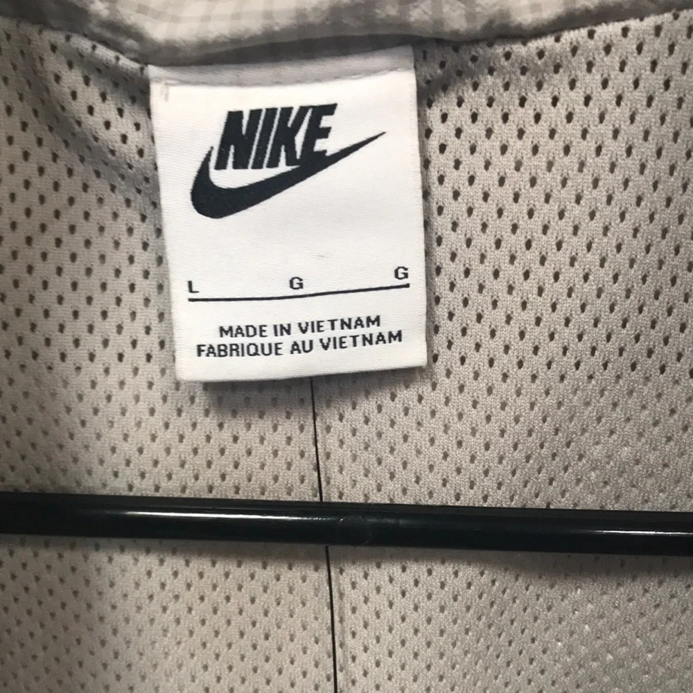 Nike Men's Gray Windbreaker Jacket - Picture 3 of 7